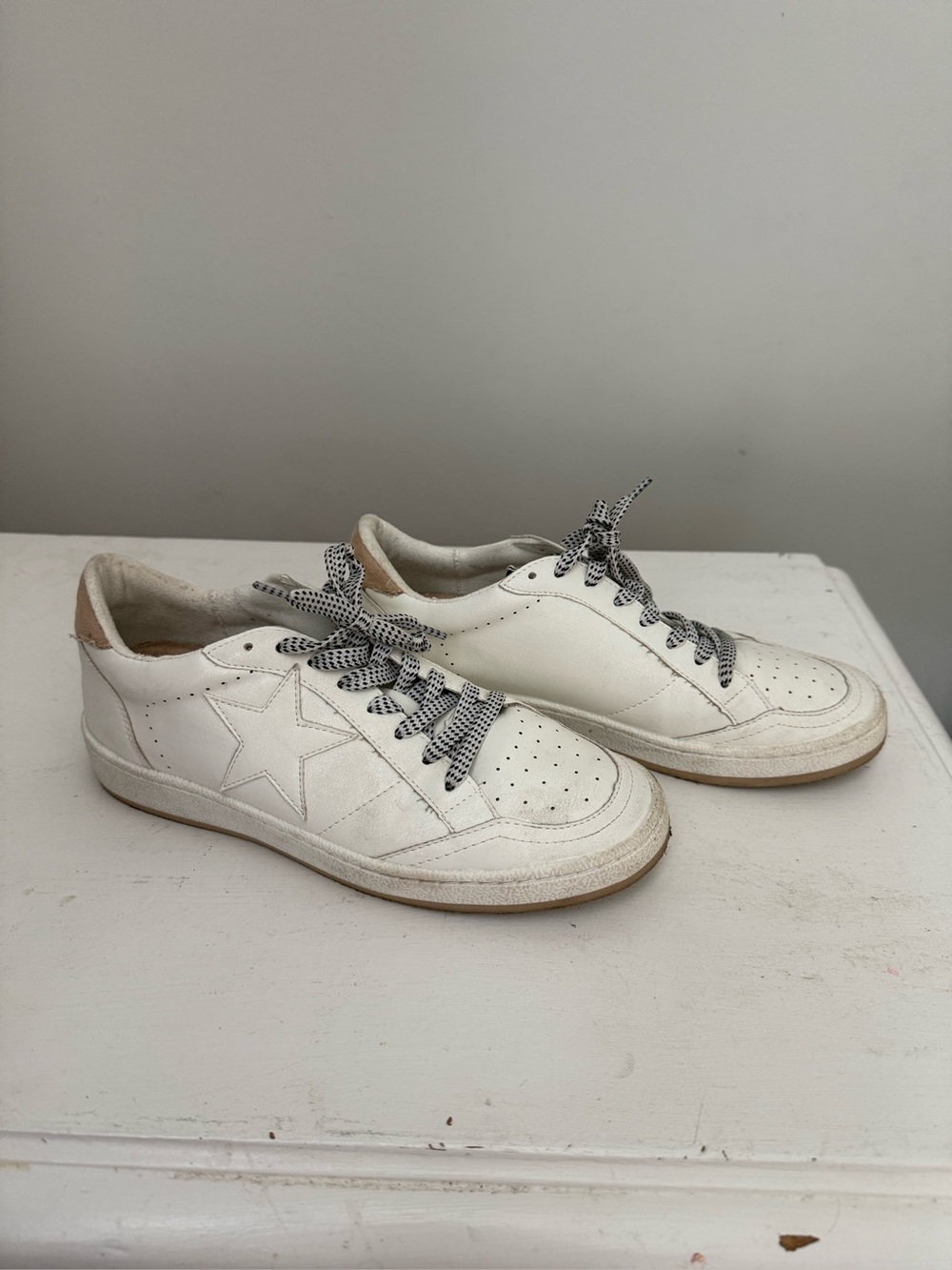 White Leather Women’s Sneakers with Star Accent